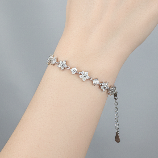 Lily Bracelet Female