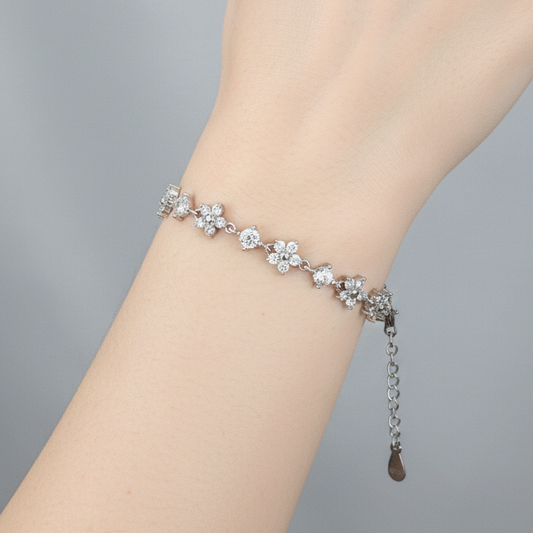 Lily Bracelet Female